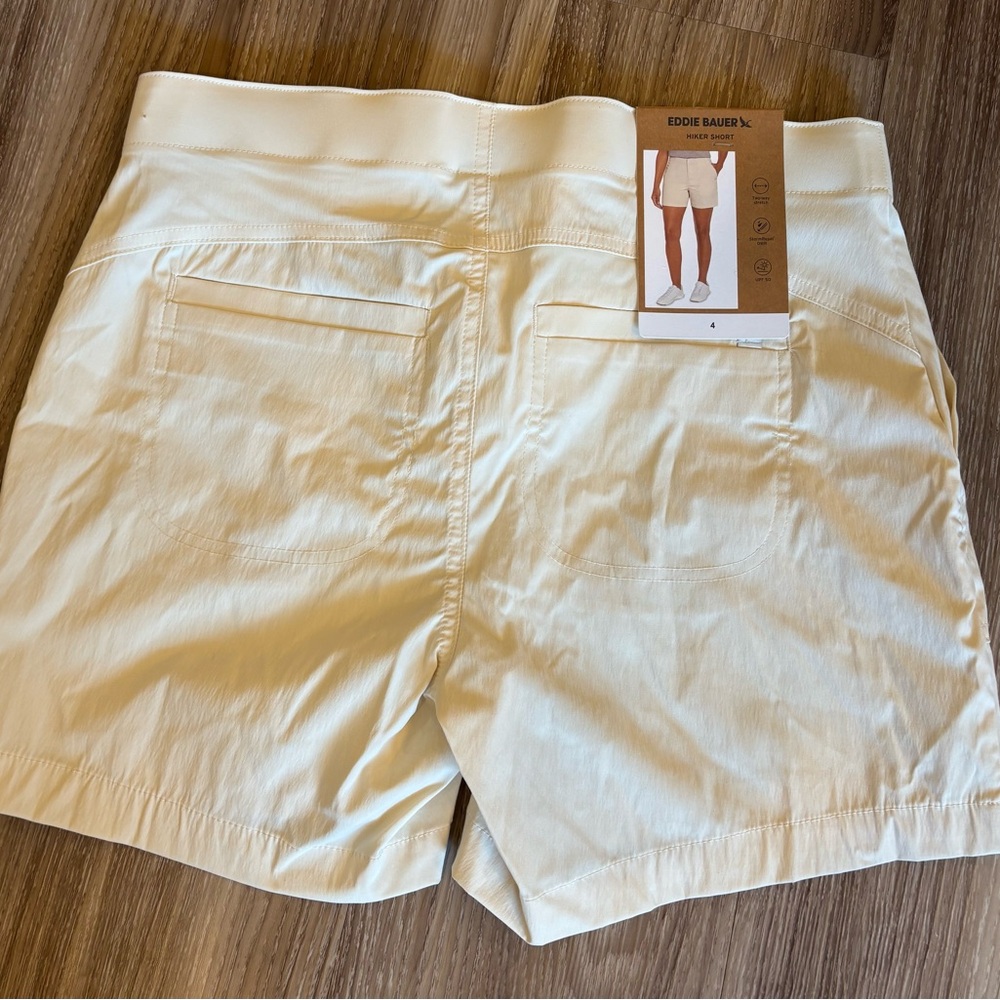 Eddie Bauer Women's Cream NWT‎ Shorts